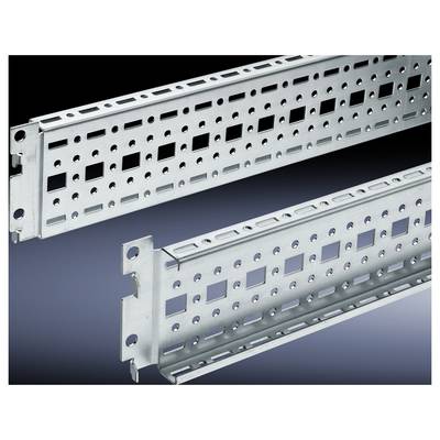 Deux rails de montage métalliques avec des trous rectangulaires sur fond noir, utilisés pour des applications industrielles ou des fixations.
