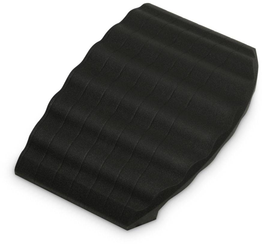 Pièce en mousse noire, ondulée, qui peut être utilisée comme isolation acoustique ou emballage de protection.
