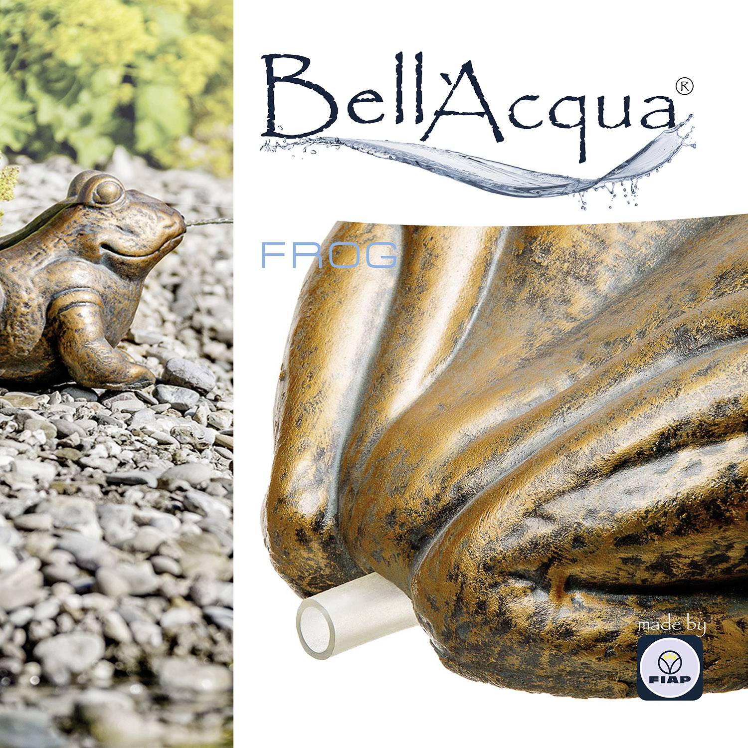Grenouille en bronze assise sur du gravier ; des plantes sont visibles en arrière-plan à gauche. À droite, on voit une partie agrandie de la grenouille avec les textes 'BellAcqua' et 'FROG'.