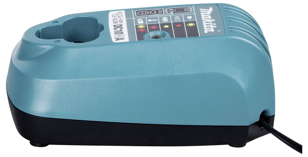 Un chargeur de batterie pour outil électrique de couleur bleu-vert avec des voyants lumineux et un cordon d'alimentation, de marque « Makita », indiquant le statut de charge.