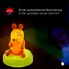 Une veilleuse orange en forme de souris brille et affiche un minuteur d'arrêt automatique de 30 minutes. Un enfant dort en arrière-plan.