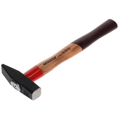Un marteau de charpentier avec un manche en bois et une tête métallique rouge, sur laquelle est inscrit 'GEDORE'.