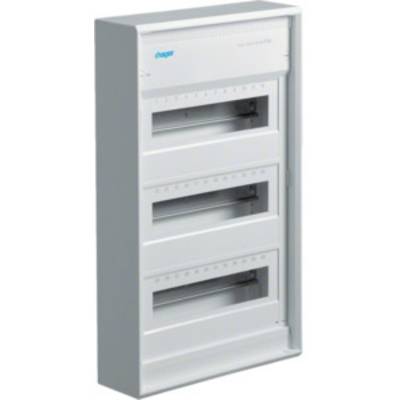 Armoire électrique fermée avec plusieurs trappes de couverture et un petit logo en haut à gauche.