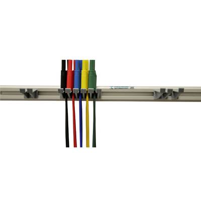 Six câbles colorés (noir, rouge, bleu, jaune, vert) fixés dans un support sur une barre.