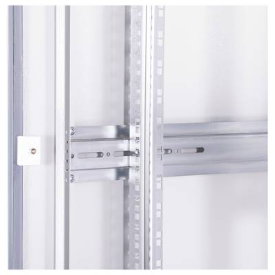 Cadre métallique d'un placard avec mécanisme de porte coulissante, comprenant des rails de guidage et des fixations.
