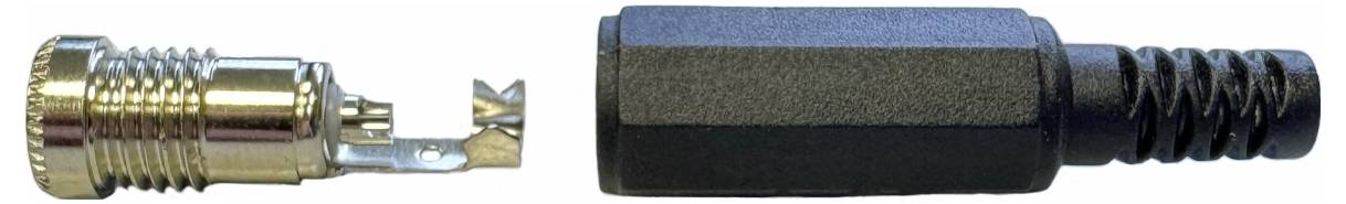 Deux parties de connecteur : à gauche, un contact métallique fileté, à droite, un boîtier noir en plastique. Des composants destinés à être connectés.