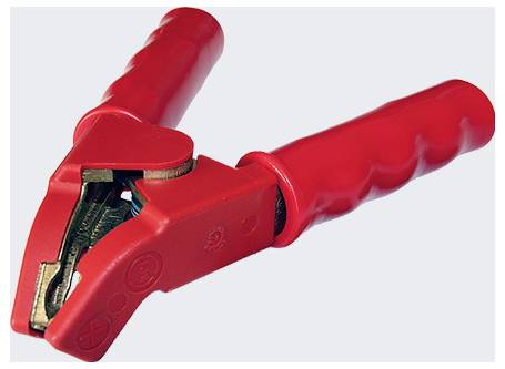 Un gros plan d'une pince crocodile rouge isolée, généralement utilisée pour les connexions électriques, mettant en évidence ses dents métalliques et sa poignée en plastique.