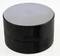 Un wafer de silicium circulaire, lisse et gris, placé sur un socle cylindrique sombre.