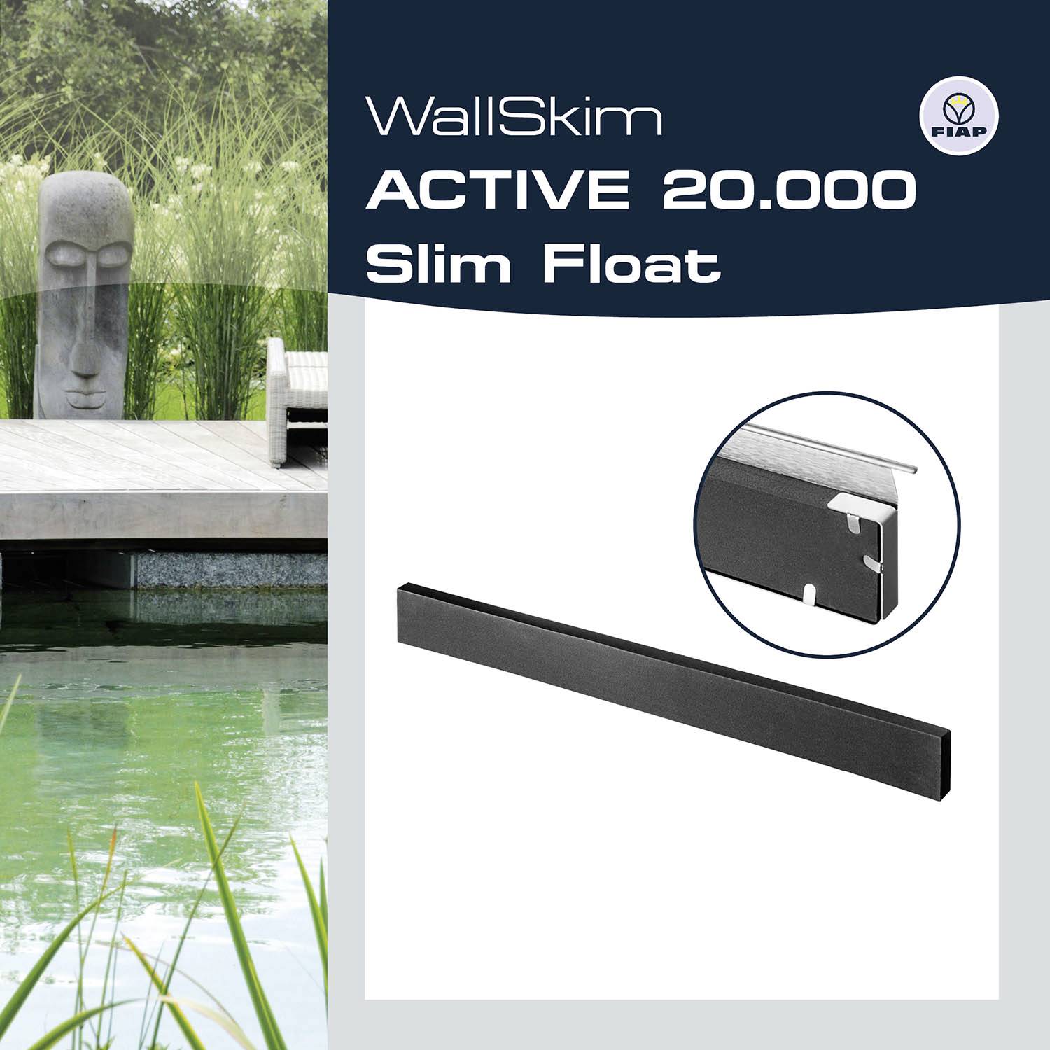 Image de 'WallSkim' avec 'ACTIVE 20.000 Slim Float'. Gros plan sur une barre noire et un étang avec une sculpture de pierre en arrière-plan.