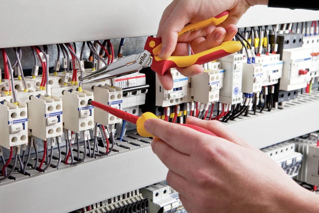 Jeu de pinces Professional electric, 3 pcs Wiha 26852-2