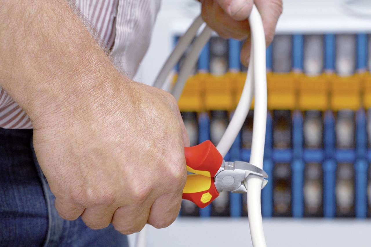 Jeu de pinces Professional electric, 3 pcs Wiha 26852-3