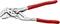 Une pince à tuyau rouge à mâchoires réglables, adaptée à différents diamètres de tuyaux. Le logo KNIPEX est visible sur la poignée.