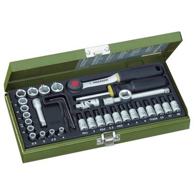 Une boîte à outils en métal vert contenant un ensemble de clés à douilles et d'embouts, disposés soigneusement. La boîte est ouverte, montrant différentes tailles d'outils.
