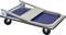 Un chariot de transport pliable avec une surface de chargement bleue et quatre roues noires. La poignée est repliée à plat vers le bas.
