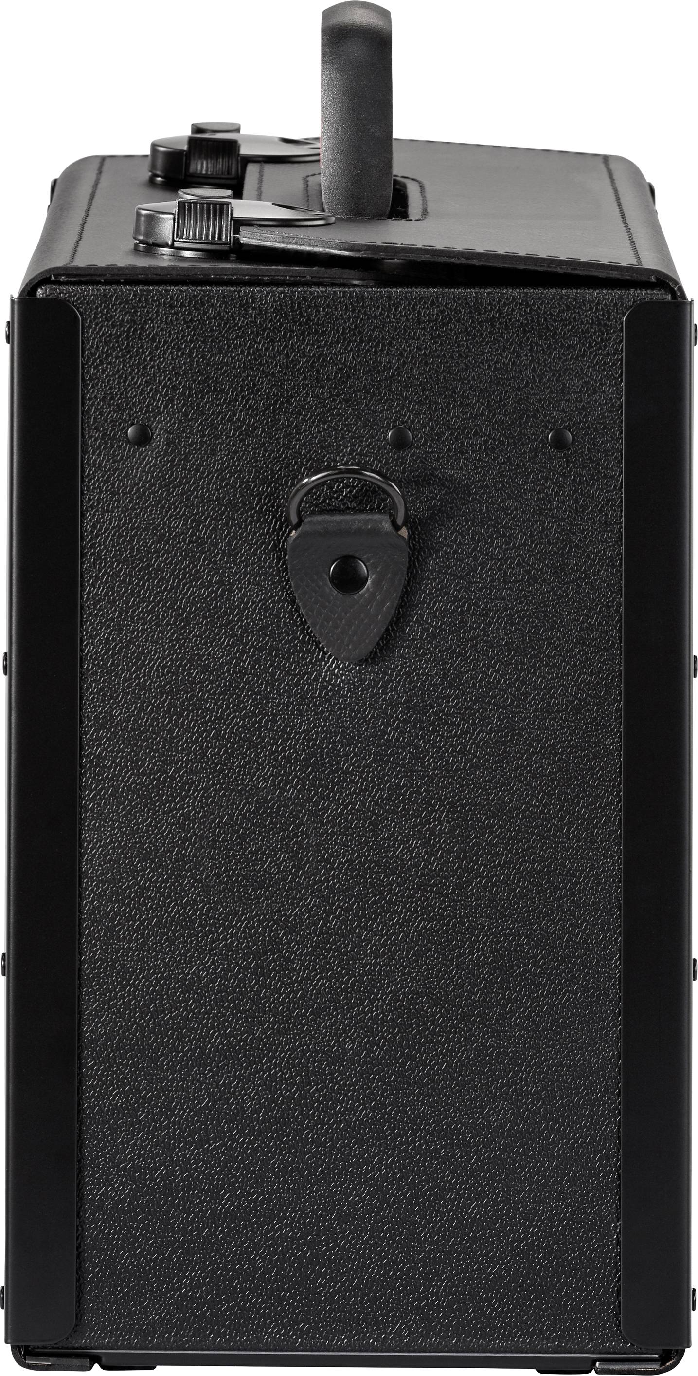 Un haut-parleur rectangulaire noir montre sa vue latérale avec une poignée sur le dessus.