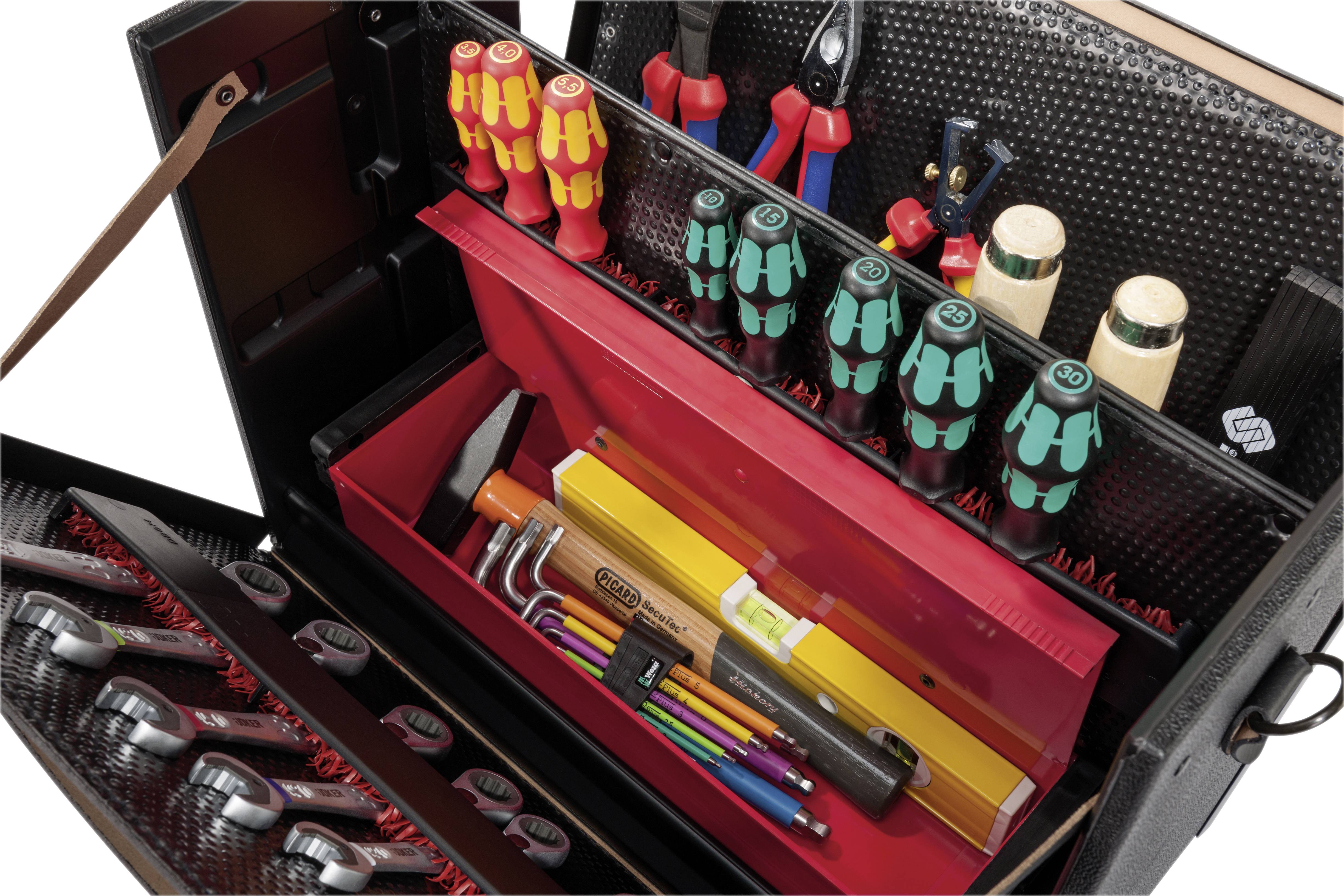 Une boîte à outils ouverte contenant des tournevis, des pinces, des marteaux et un mètre. Les outils sont soigneusement rangés.