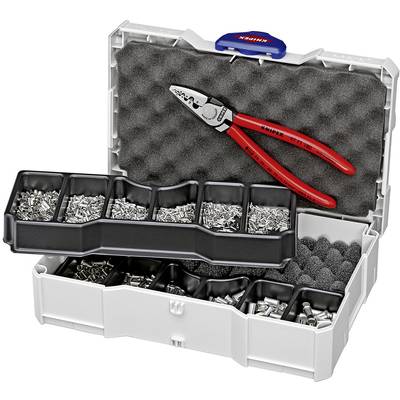 Une valise ouverte contenant différents cosses de câble dans des compartiments, avec une pince rouge posée au-dessus.