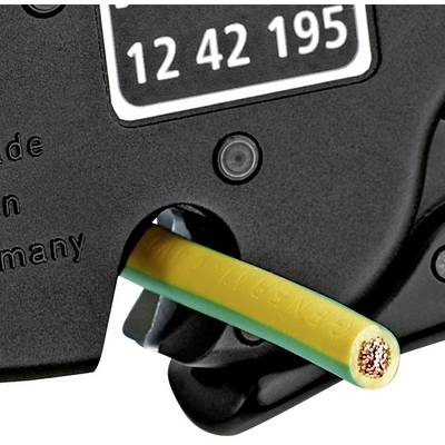 Gros plan sur un coupe-câbles coupant un câble vert et jaune. Texte 'Germany' et numéros en noir.