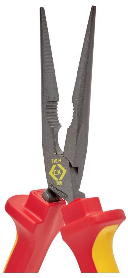 Pince rouge avec des touches jaunes, spécialement conçue pour les travaux électriques, présentant des mâchoires effilées qui permettent un travail de précision.