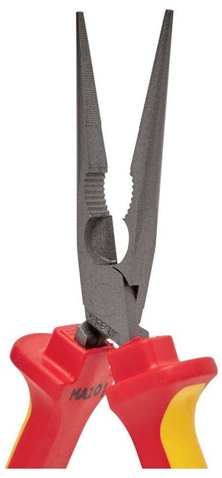 Une pince coupante pointue rouge et jaune avec isolation pour travaux électriques.