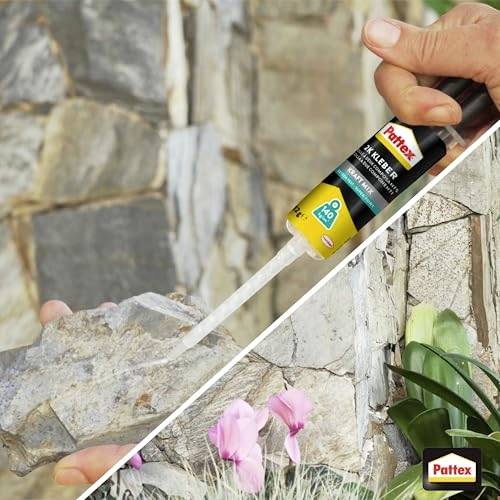 Une main applique de l'adhésif Pattex sur une surface en pierre, dans une image divisée avec des éléments de décor en pierre et en plantes, illustrant l'utilisation d'un adhésif sur des matériaux extérieurs.