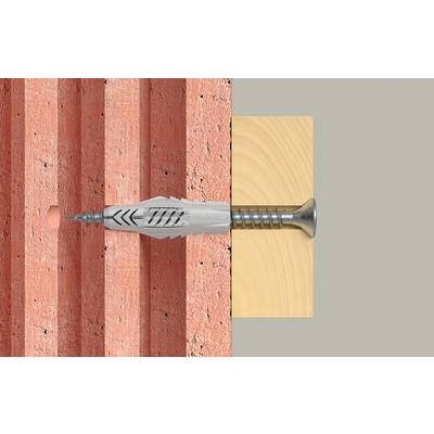Gros plan d'une cheville à vis enfoncée dans un mur de briques, la vis s'étendant à travers un panneau de bois jusqu'à la maçonnerie.