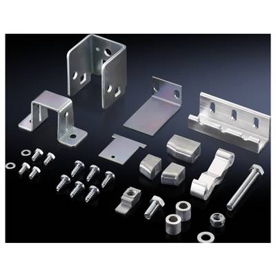 Pièces métalliques et vis sur fond noir. Composants de différentes tailles et formes, adaptés aux applications industrielles.
