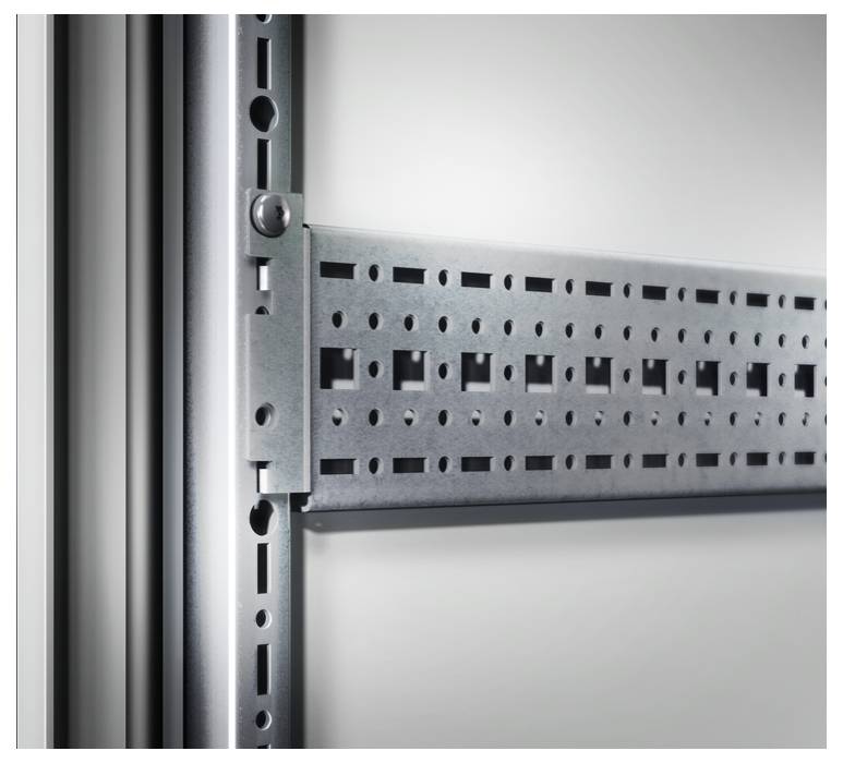 Élément de construction métallique avec motif de perforations, adapté pour le montage sur des étagères ou dans des structures de cadre.