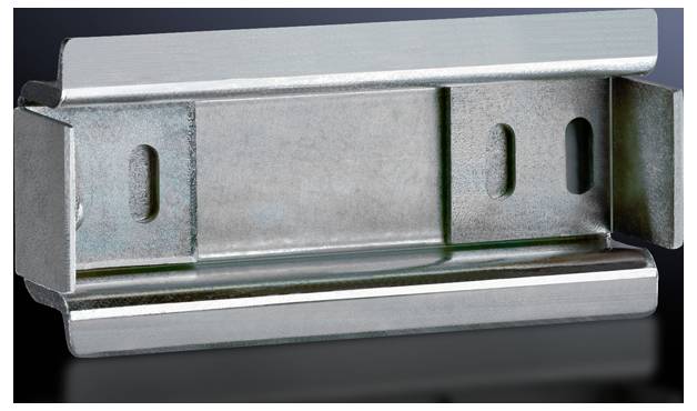 Support métallique avec deux ouvertures rectangulaires, adapté aux applications industrielles. Forme carrée, surface grise.