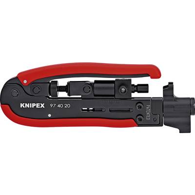Une pince à sertir Knipex rouge, modèle 97 40 20, avec manche noir et mécanisme breveté, pour le traitement de pièces.