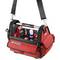 Un sac à outils rouge au design ouvert, rempli de divers outils et accessoires, comprenant des tournevis et des aérosols.
