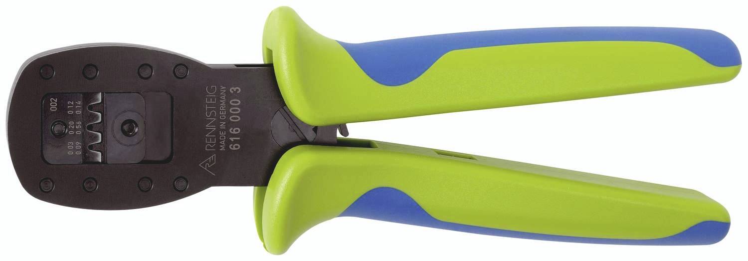 Une pince à sertir verte et bleue avec une tête teintée en noir, adaptée pour connecter des câbles et des bornes de raccordement.