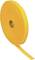 Un rouleau de ruban adhésif jaune, partiellement déroulé, sur un fond blanc.
