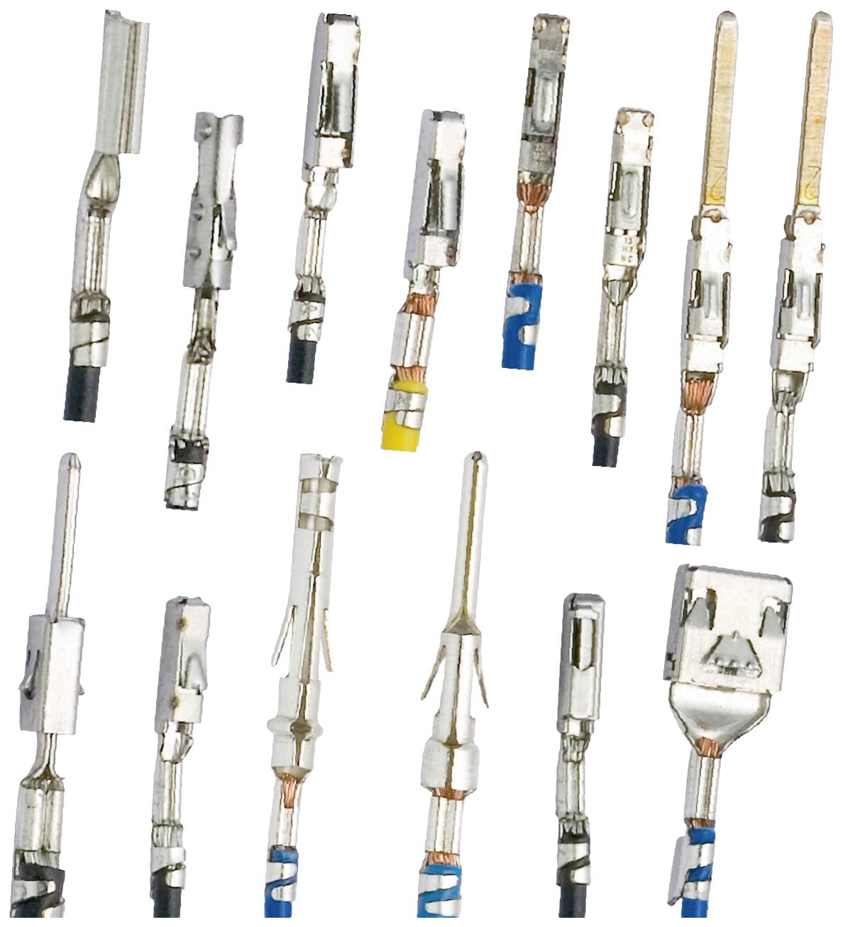Plusieurs types de connecteurs avec des formes et des parties métalliques différentes.