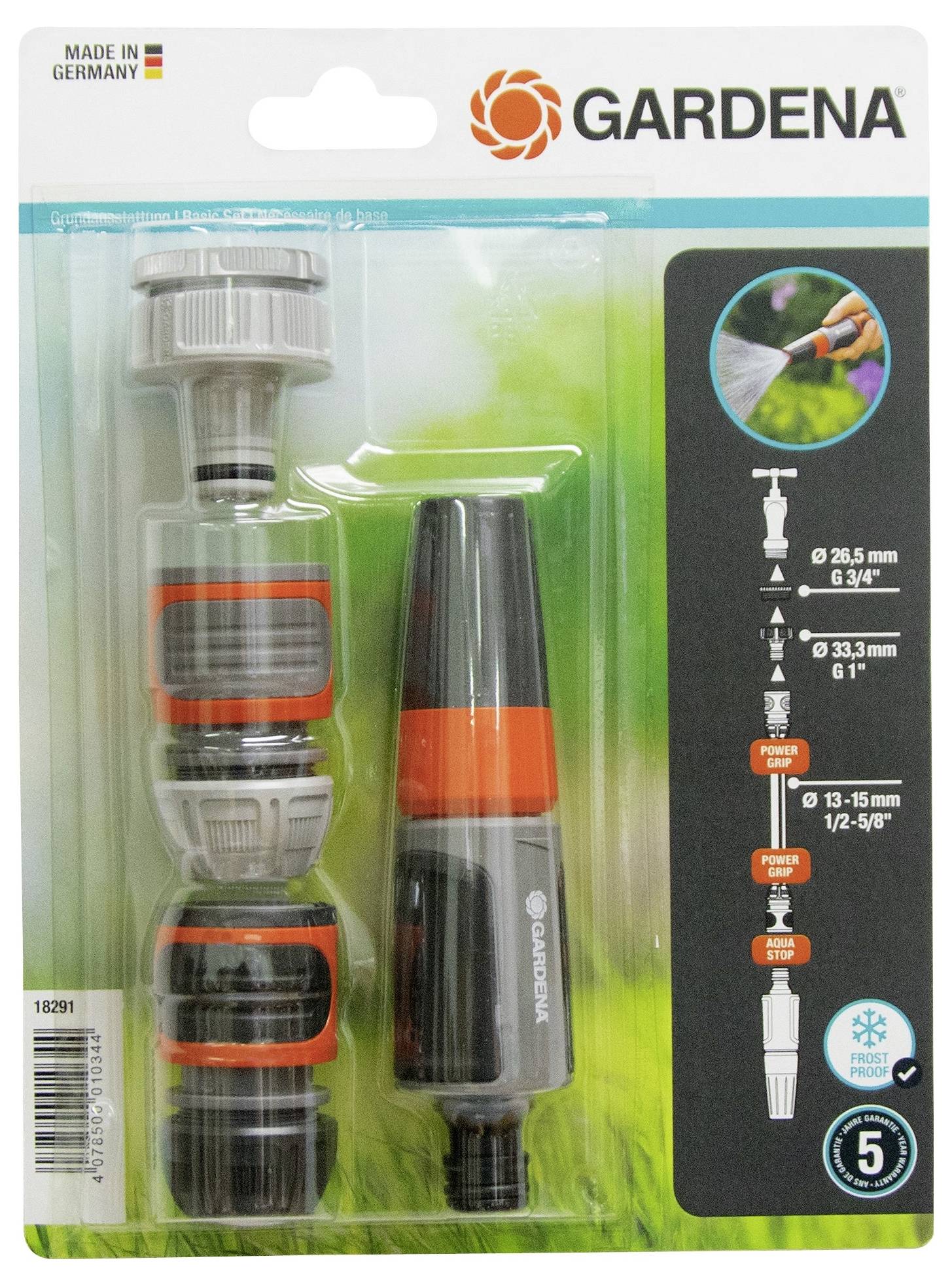 Ensemble d'accessoires d'irrigation GARDENA en emballage plastique. Comprend un adaptateur de tuyau et un pulvérisateur. 'Fabriqué en Allemagne'.