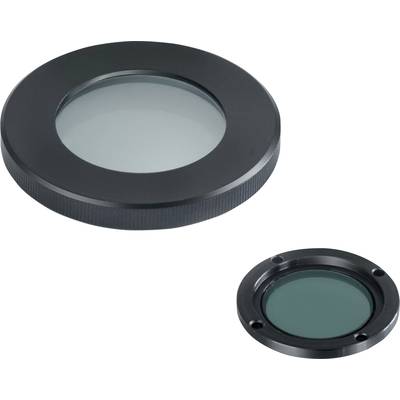 Deux filtres d'objectif noirs, l'un plus grand et l'autre plus petit, avec un centre en verre. Ils sont ronds et ont un bord cannelé.