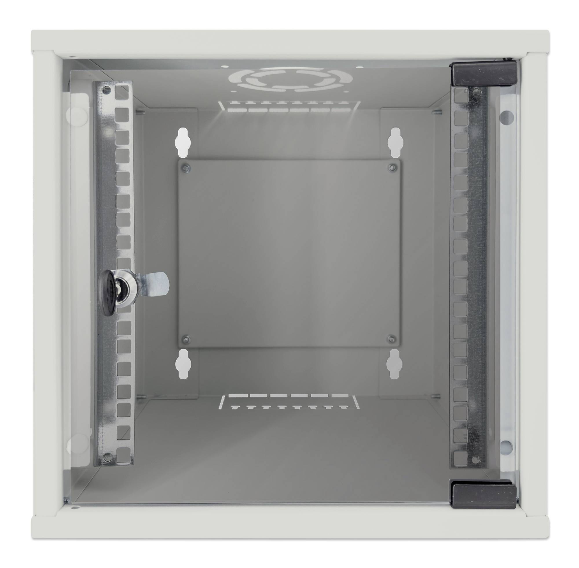 Un rack réseau vide, carré, avec une porte en verre et une serrure, équipé à l'intérieur de rails de montage pour les équipements réseau.