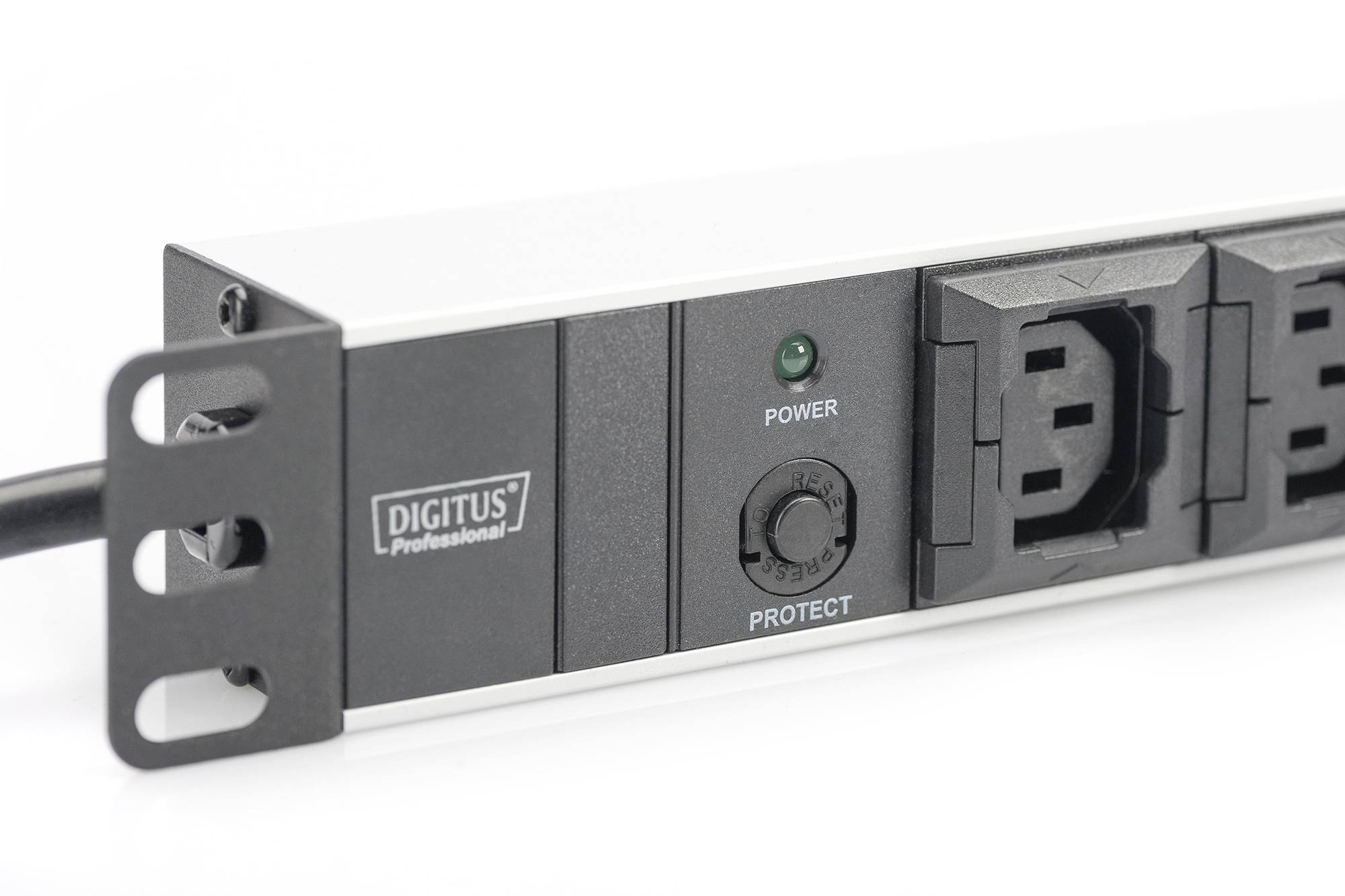 Une multiprise avec interrupteur de protection, un voyant vert 'Power' et le logo 'Digitus Professional'.