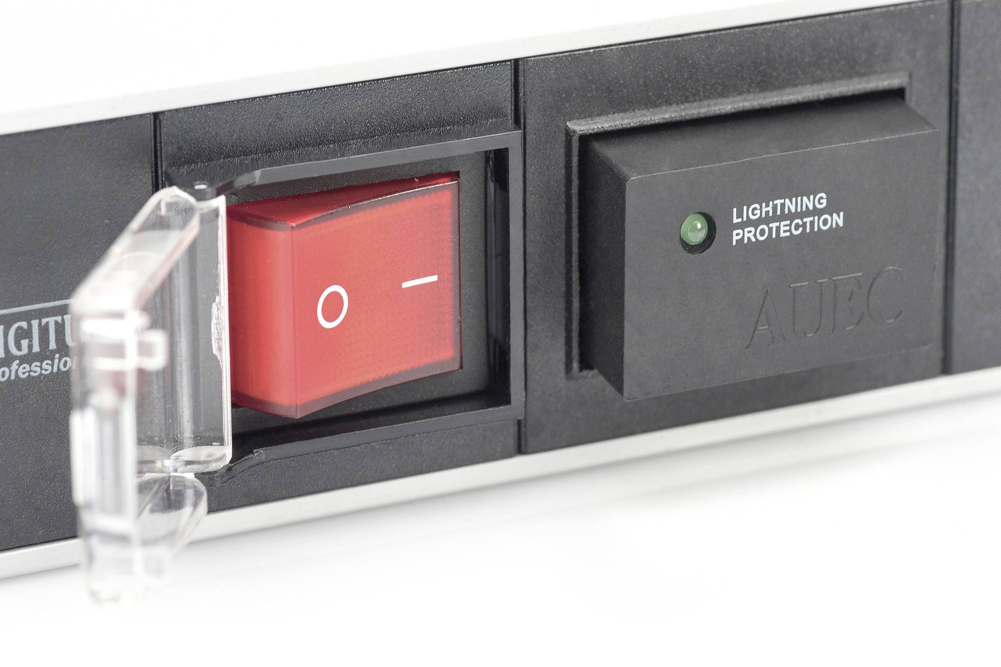 Un interrupteur à bascule rouge en position 'éteint' à côté d'un champ noir portant l'inscription 'PROTECTION CONTRE LA FOUDRE'.