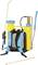 Pulvérisateur dorsal portable jaune avec sangles bleues, lance de pulvérisation et manomètre, adapté aux applications agricoles.