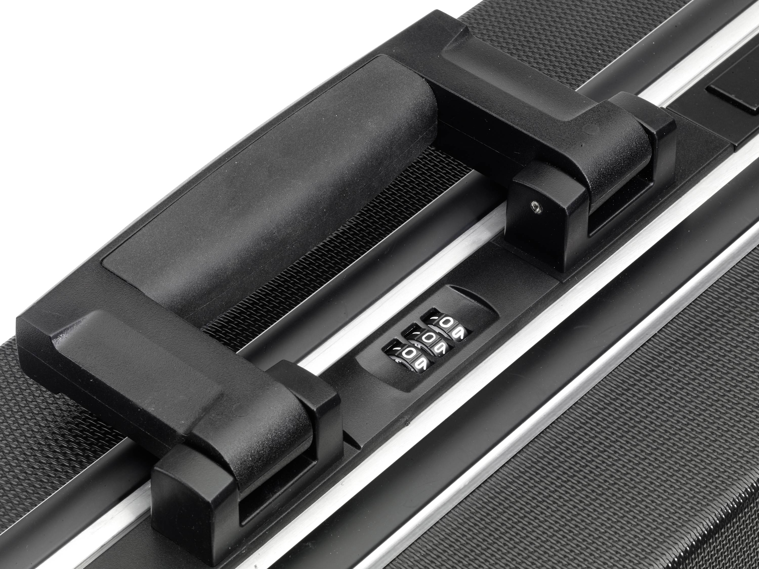 Une valise noire avec une serrure à combinaison numérique réglée sur '0-0-0'. La poignée est robuste et en plastique.