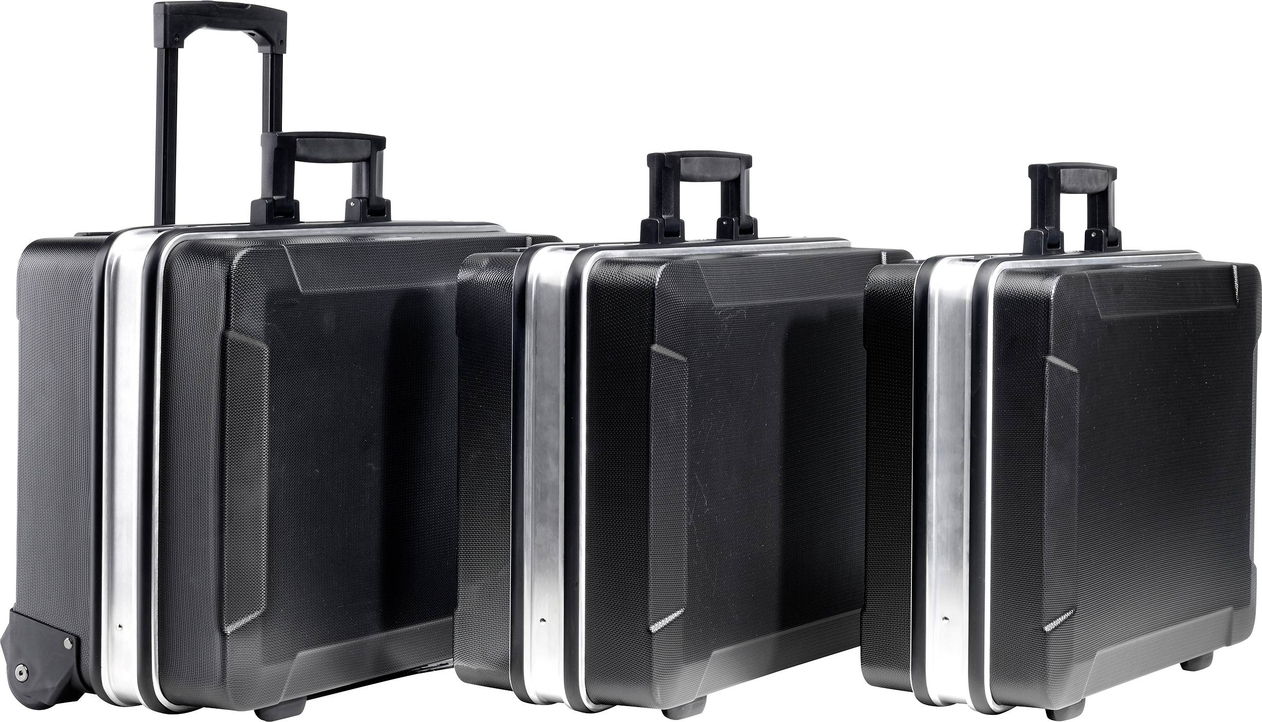 Trois valises rigides noires de différentes tailles sont alignées côte à côte, chacune dotée de poignées et d'un design robuste.