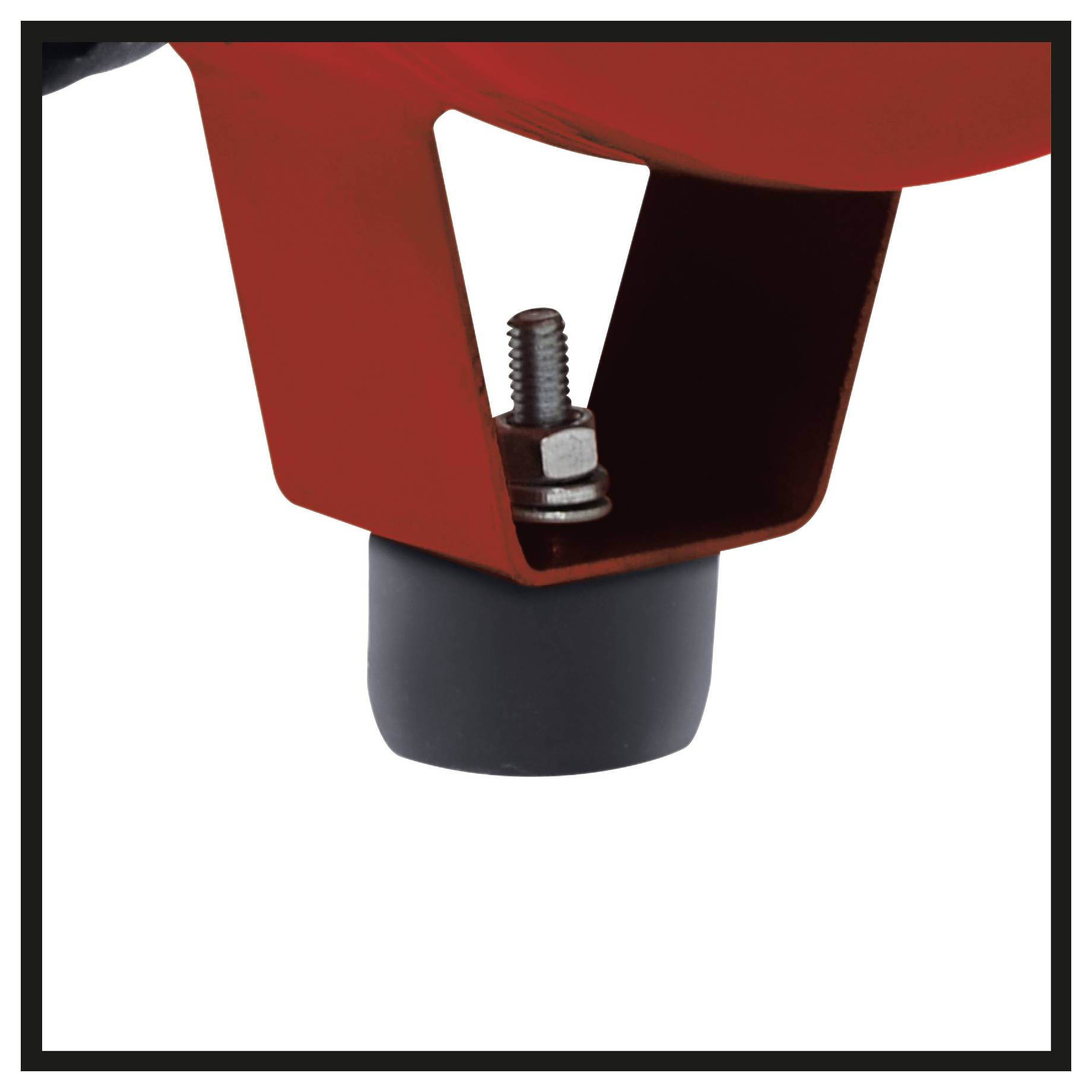 Gros plan d'un support de roulette orientable rouge avec un boulon visible et une roue noire sur fond blanc.