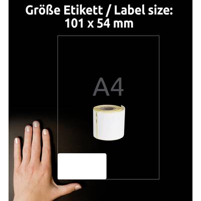 Étiquette de format A4 : 101 x 54 mm, présentée à côté d'une main pour comparer la taille. Un rouleau d'étiquettes est visible.