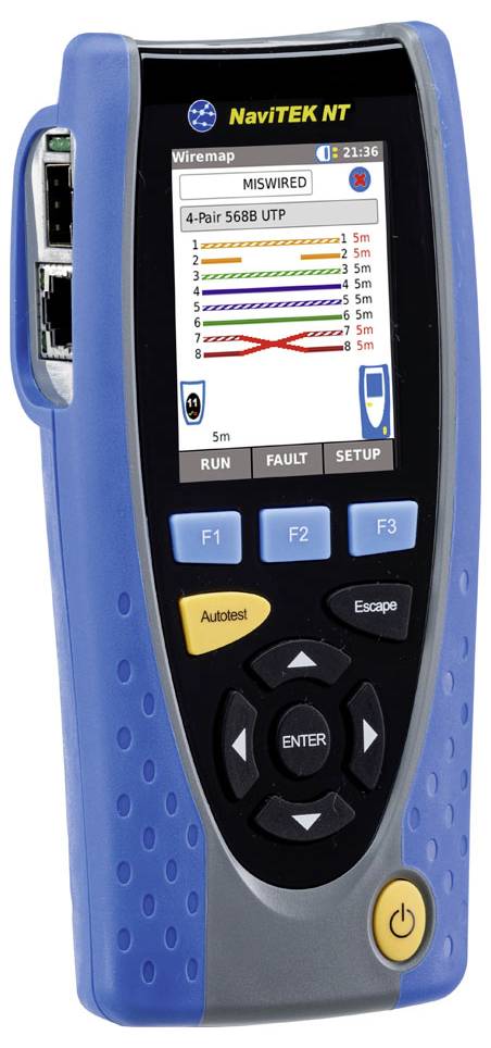 Un appareil portable de test de réseau avec écran, qui affiche les connexions de câbles et les erreurs. Des ports Ethernet sont visibles sur la gauche.