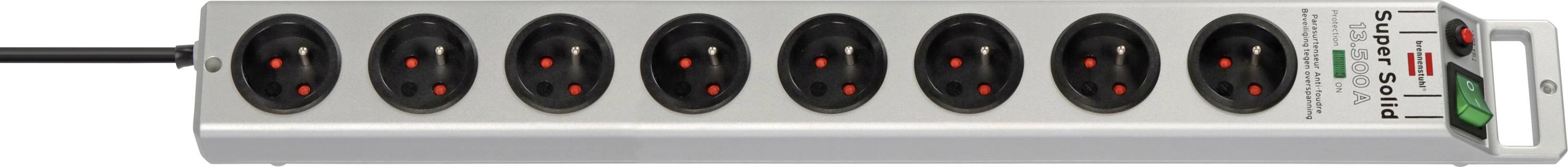 Une barrette d'alimentation montée en rack avec plusieurs prises noires et un interrupteur d'alimentation vert/rouge sur la droite.