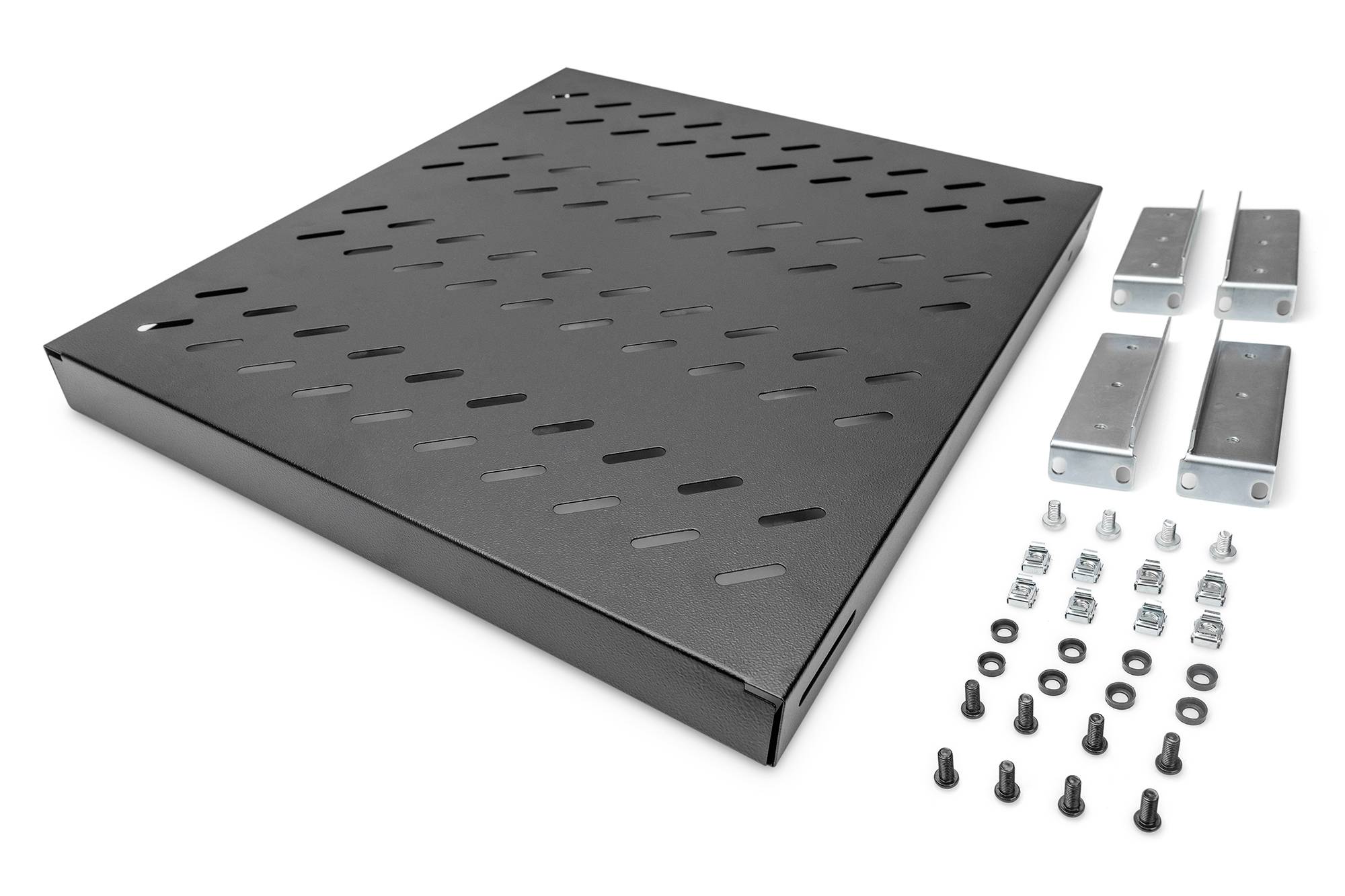 Un étagère métallique noire rectangulaire avec des fentes d'aération, à côté de vis, d'écrous et de supports de montage.