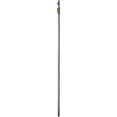 Bâton d'arrosage gris avec tête de pulvérisation orange, conçu pour l'irrigation de grandes surfaces de jardin. Design élancé, facile à installer.