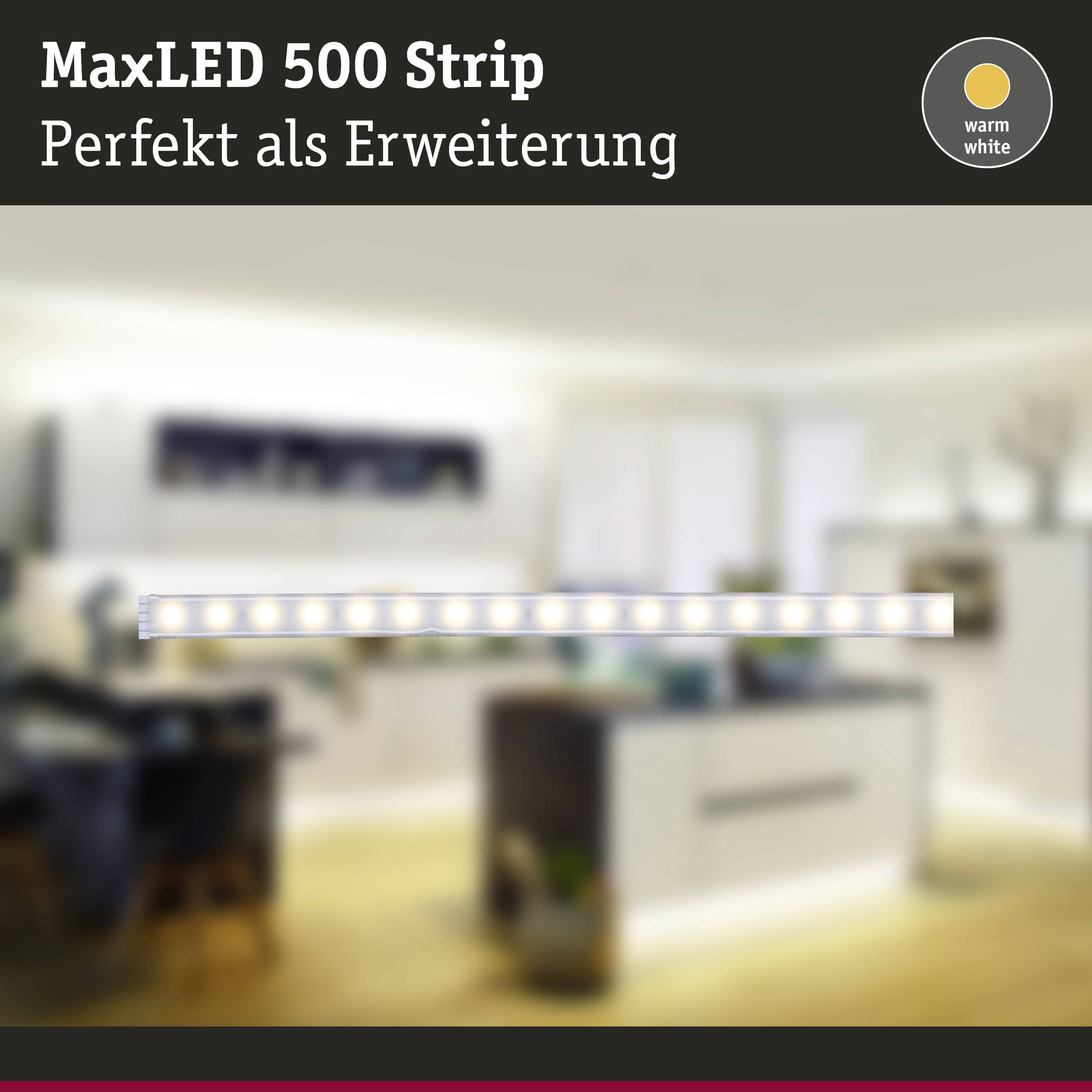 Bande lumineuse MaxLED 500 dans une pièce au design moderne. Inscription : 'Parfait comme extension', lumière blanc chaud.