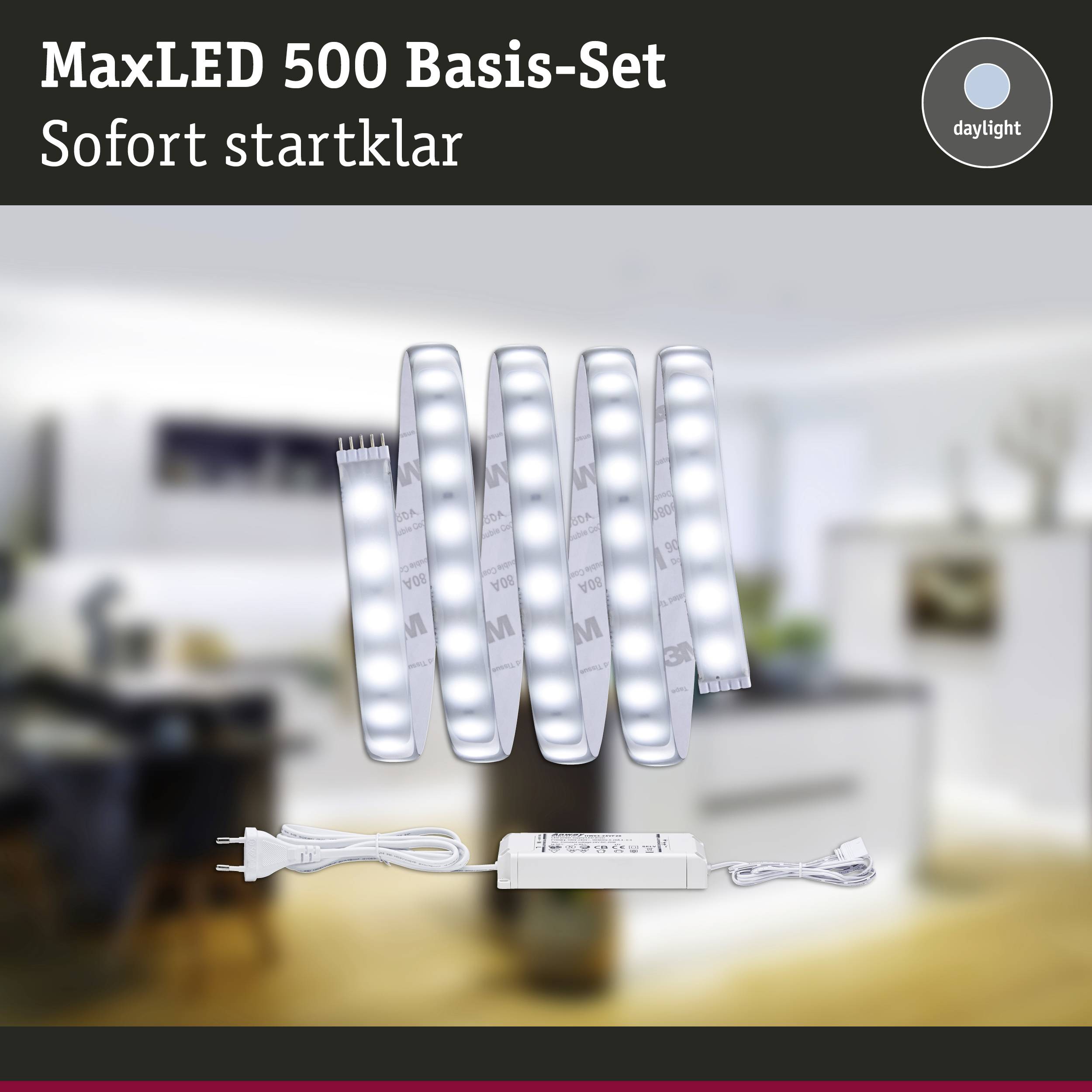 'MaxLED 500 Set de Base', ruban LED et bloc d'alimentation devant un environnement domestique flou. Texte : 'Prêt immédiatement', 'lumière du jour'.